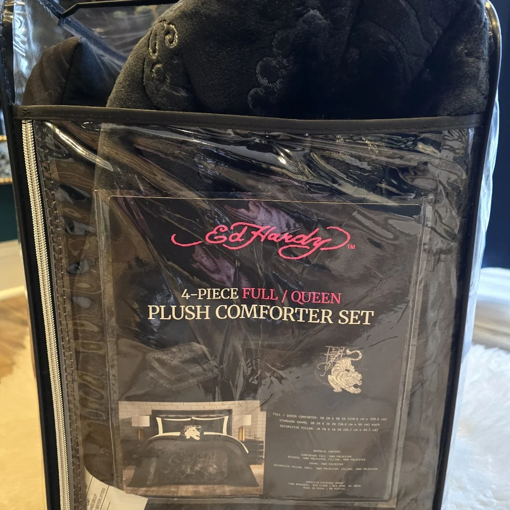 Ed Hardy 4 piece full/queen Lilac luxurious plush comforter set new